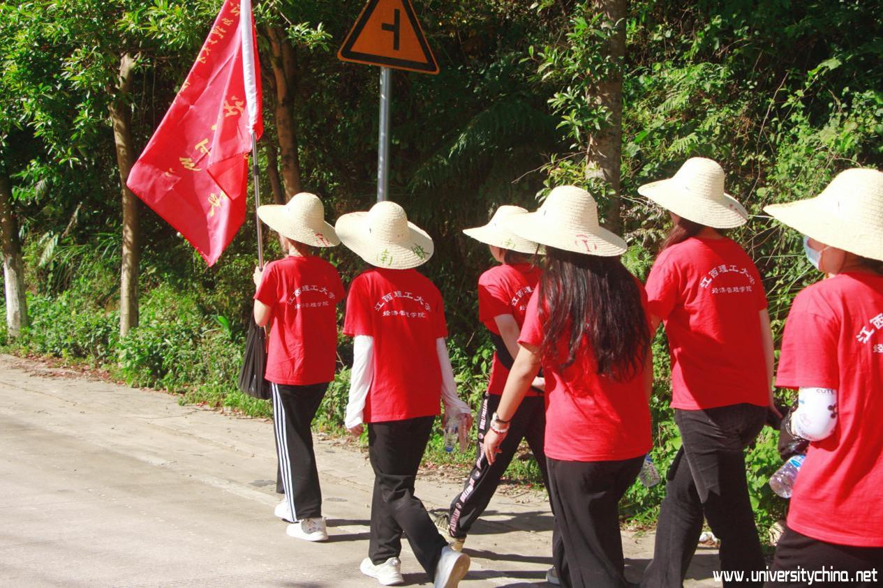 从苏区到新时代：江西理工大学学子用青春解锁贺堂村的 “红色密码”